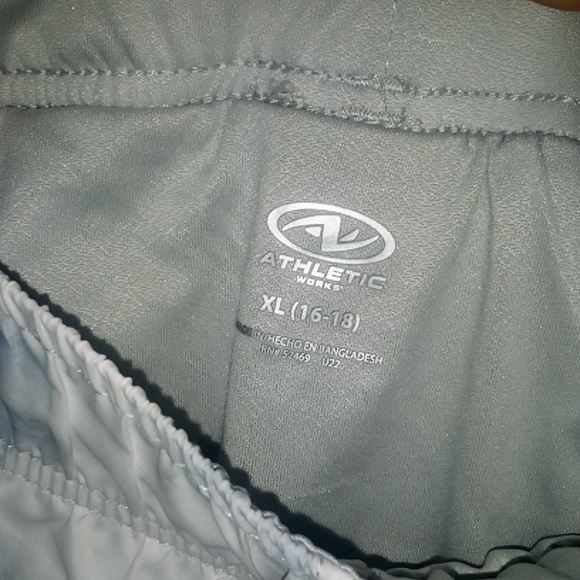 Real Running Shorts w/pockets, built in liner/panty Size XL (16-18) Grey marble - Picture 3 of 7